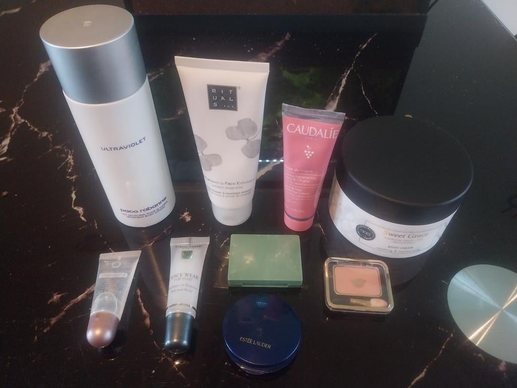 verzorgings producten/ verschillende merken, Ophalen of Verzenden, Nieuw, Bodylotion, Crème of Olie