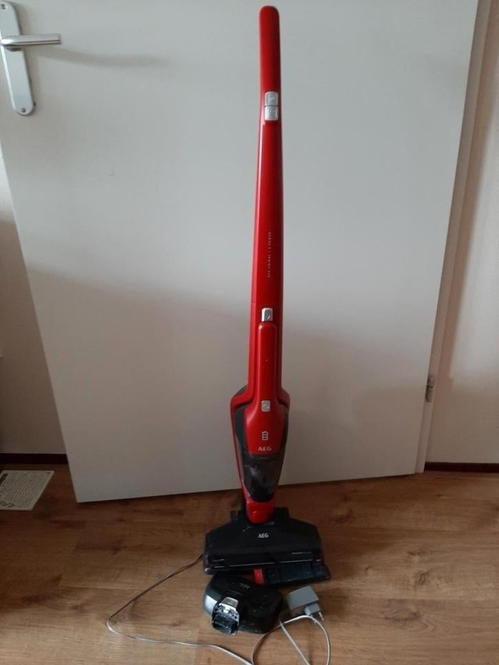 AEG, Ophalen of Verzenden, Zo goed als nieuw, Minder dan 1200 watt, Stofzuiger