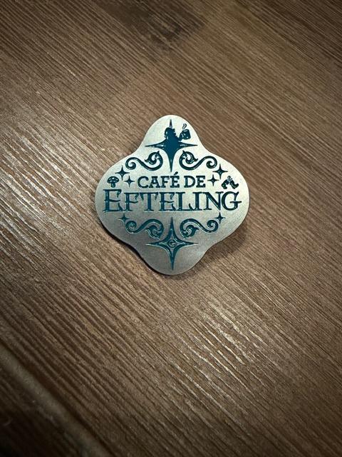cafe de efteling pin (origineel !!), Verzamelen, Efteling, Ophalen of Verzenden, Nieuw, Button of Speldje