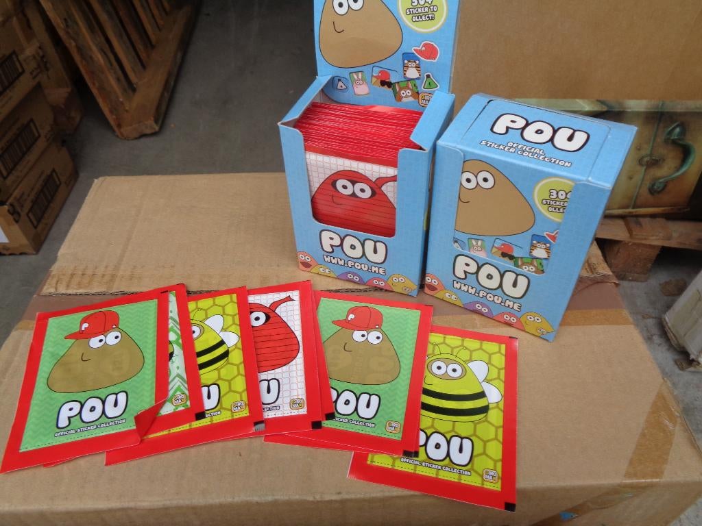 PARTIJ PAKJES MET 6 POU STICKERS IN DISPLAY, ., Nieuw, Ophalen of Verzenden, .