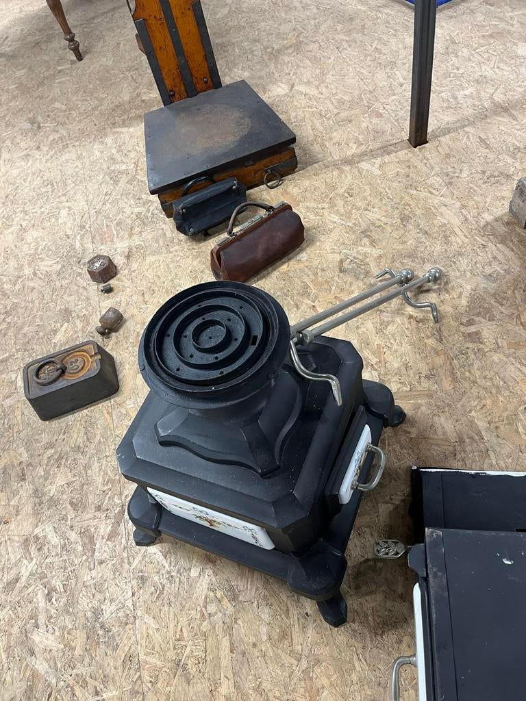 Oud Belgisch fornuis - decoratief zwart pronkstuk, Antiek en Kunst, Ophalen of Verzenden, Overige materialen