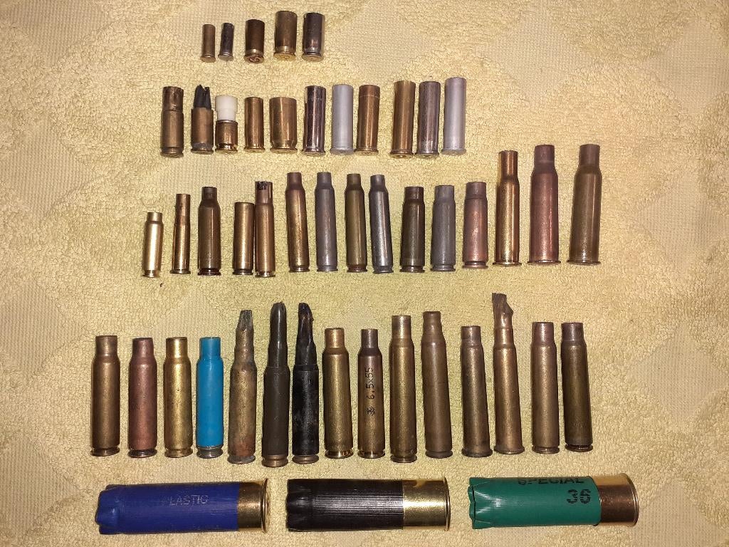 Collectie 49 verschillende hulzen set4 (ONKLAAR), Verzamelen, Militaria | Algemeen, Overige soorten, Hulzen of Bodemvondsten, Nederland