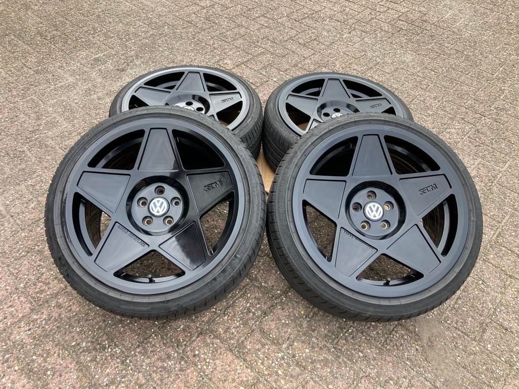 18 inch 3SDM 0.05 velgen + banden 5x100 VW Golf 4 Audi A3 8L, Banden en Velgen, Winterbanden, 225 mm, Ophalen