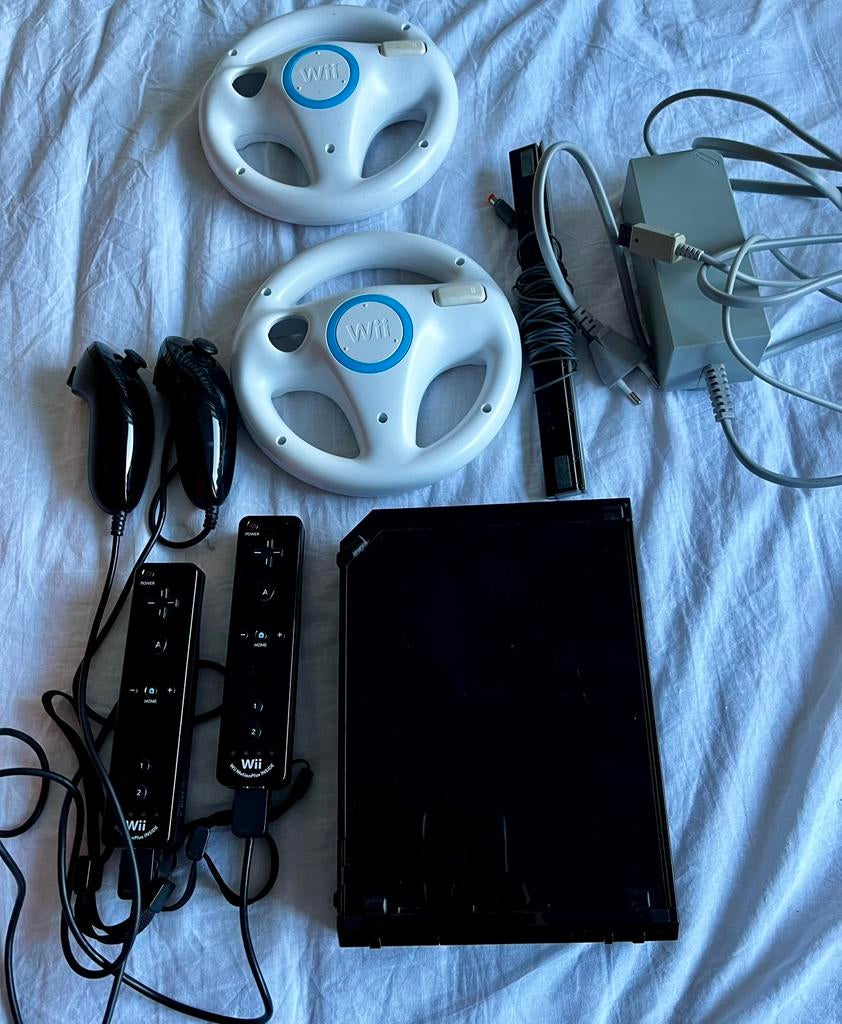Nintendo Wii + accessoires + spellen, Ophalen of Verzenden, Gebruikt, Met 3 controllers of meer, Met stuurtje