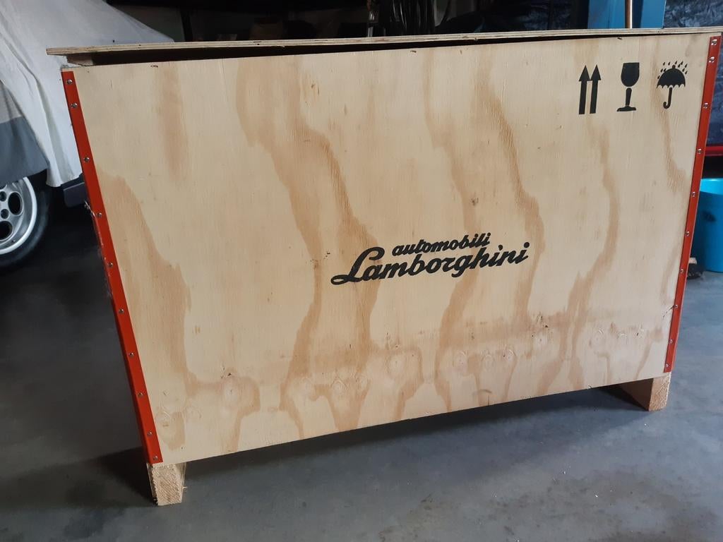 Lamborghini onderdelenkrat, Ophalen