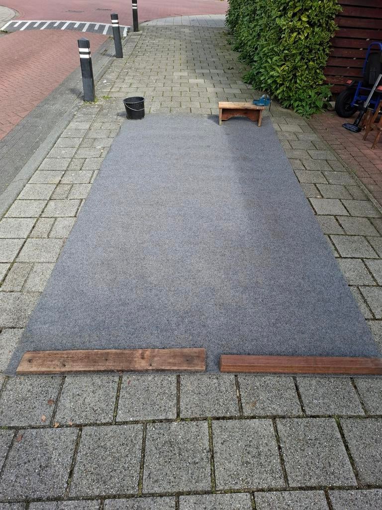 Stuk vloerbedekking voor buitenfeest of klussen, Ophalen, Hout