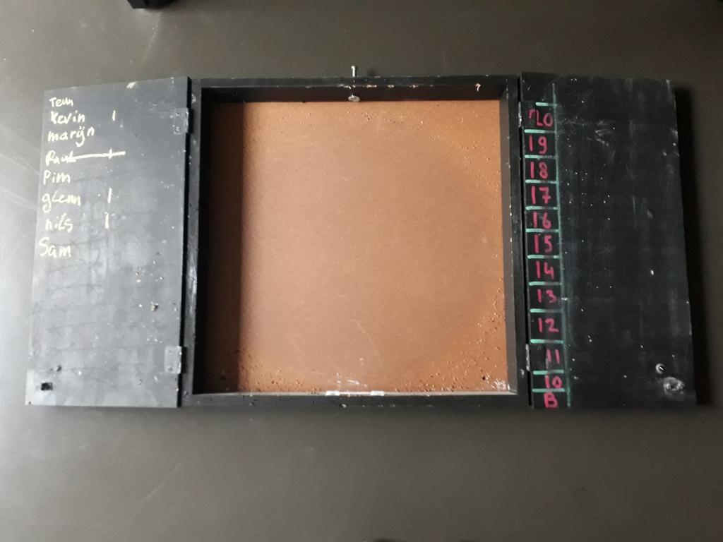 Mooie houten kast om dartbord in te hangen., Ophalen of Verzenden, Dartbord