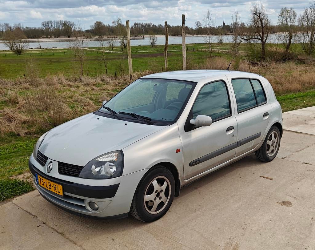 Zeer fijne Clio met AIRCO, lange apk, Voorwielaandrijving, Stof, 4 cilinders, Handgeschakeld