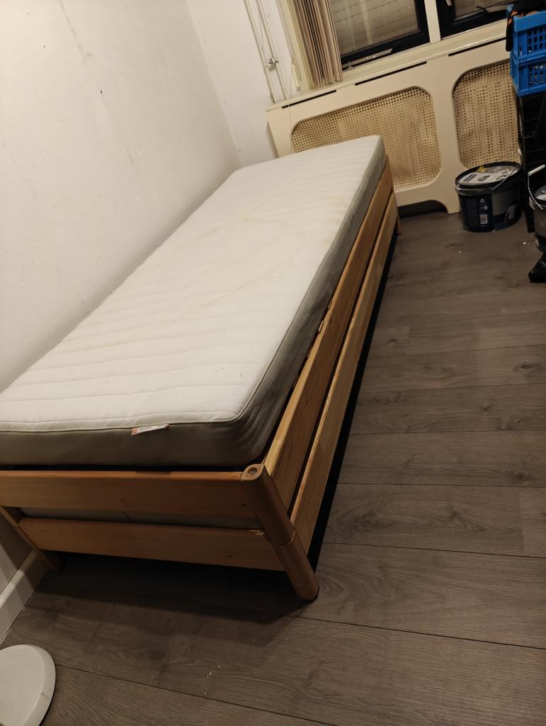 Utaker stapelbaar bed excl matras, Huis en Inrichting, Slaapkamer | Bedden, Ophalen, Gebruikt, Wit, Tweepersoons
