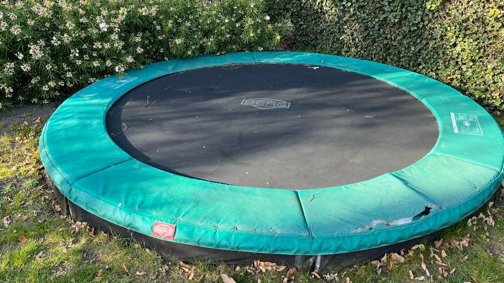 Berg trampoline 330cm inground (rand moet vervangen), Kinderen en Baby's, Speelgoed | Buiten | Trampolines, Ophalen of Verzenden