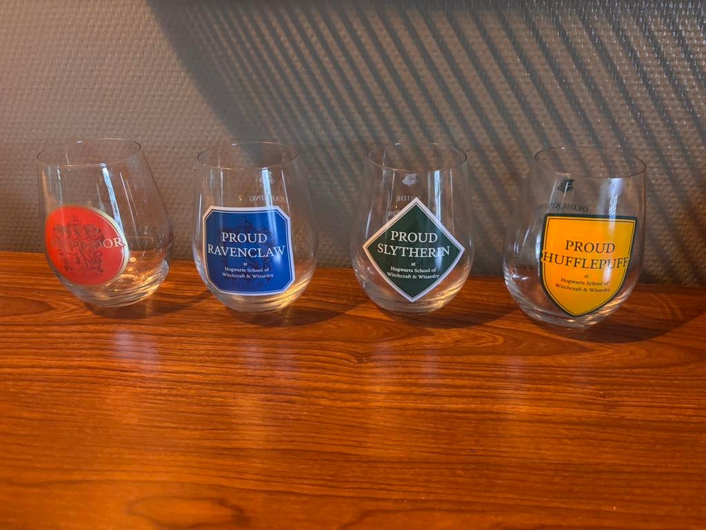 Harry Potter glazen set van de 4 huizen, Ophalen, Zo goed als nieuw, Gebruiksvoorwerp