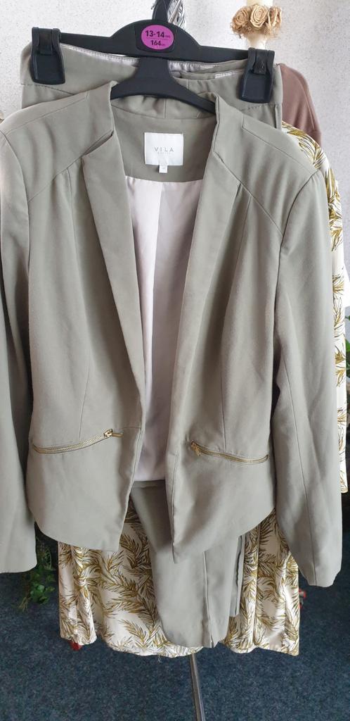 VILA Groen Broekpak Maat 40 met Kort Jasje, Kleding | Dames, Jasjes, Kostuums en Pakken, Maat 38/40 (M), Ophalen of Verzenden