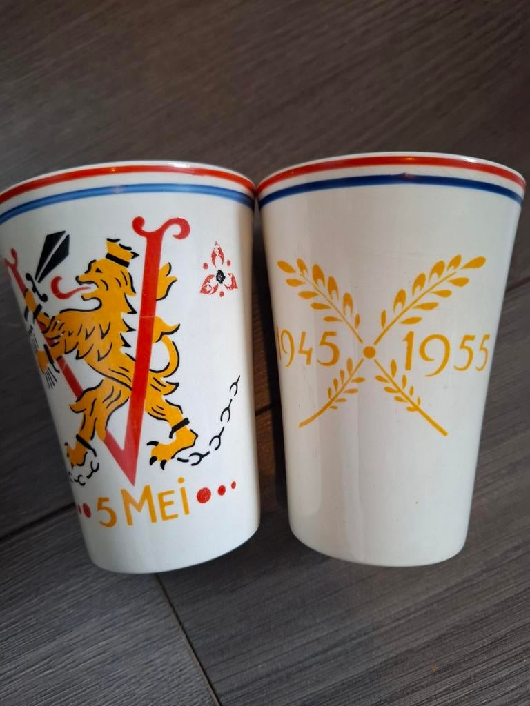 Vintage Bevrijdingsbekers 1945-1955 - Set van 2, Antiek en Kunst, Antiek | Porselein, Ophalen of Verzenden