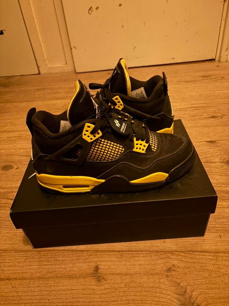 Jordan 4 Retro 'Thunder' 2023, Kleding | Heren, Schoenen, Ophalen of Verzenden, Zo goed als nieuw, Zwart, Sneakers of Gympen