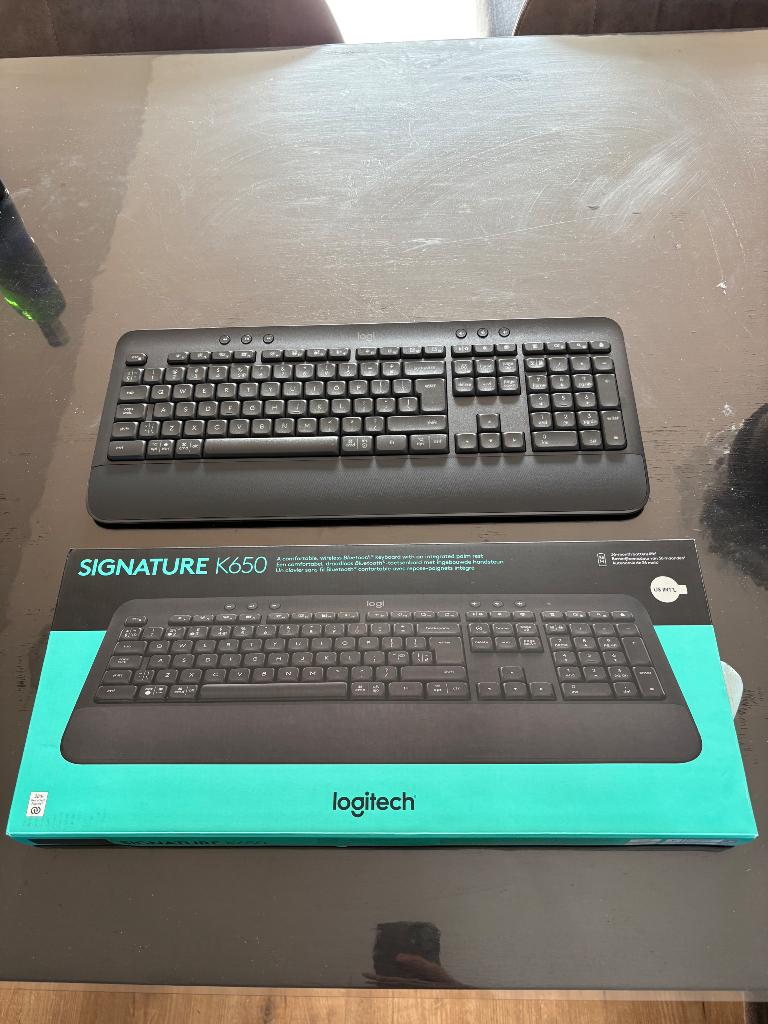 Nieuw Logitech Keyboard K650 Bluetooth & usb adapter, Multimediatoetsen, Ophalen of Verzenden, Zo goed als nieuw, Draadloos