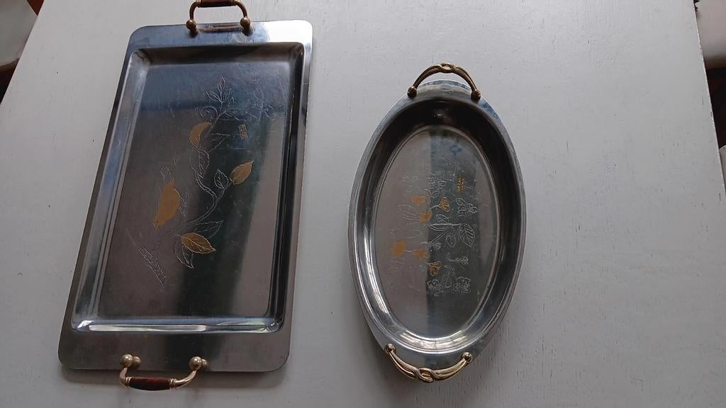 2 schalen van rvs met bloem- en vogelmotief: AR cas en opo, Ophalen of Verzenden