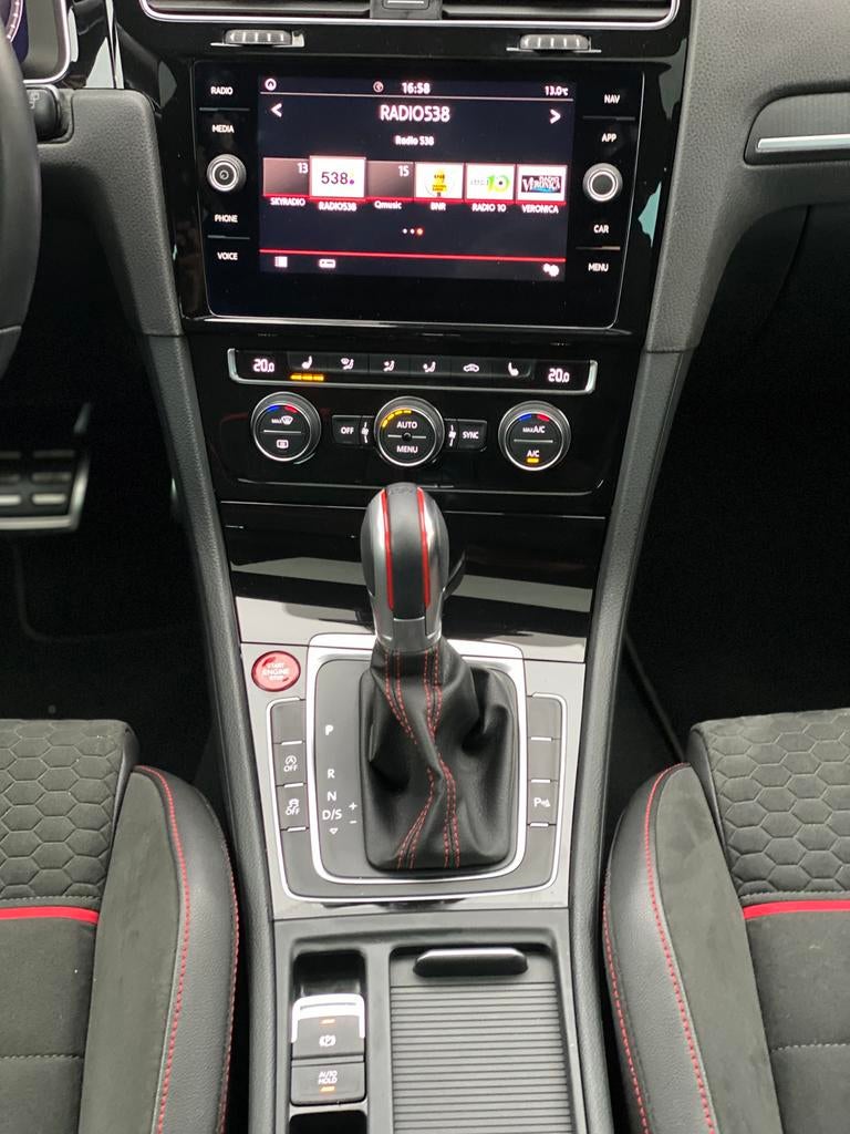 Volkswagen Golf 7.5 GTI Performance 301pk 7-DSG, 4 cilinders, 1984 cc, 1337 kg, Zwart