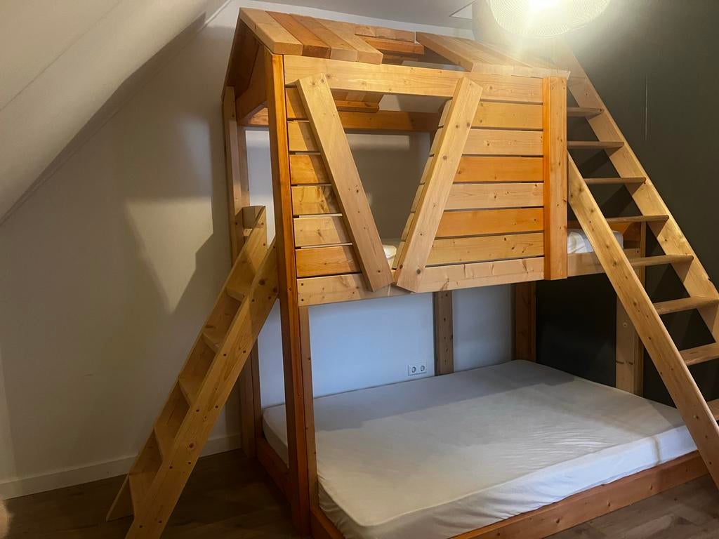 Uniek boomhut bed - 2-persoons + 1-persoons, Kinderen en Baby's, Ophalen, Gebruikt, Stapelbed