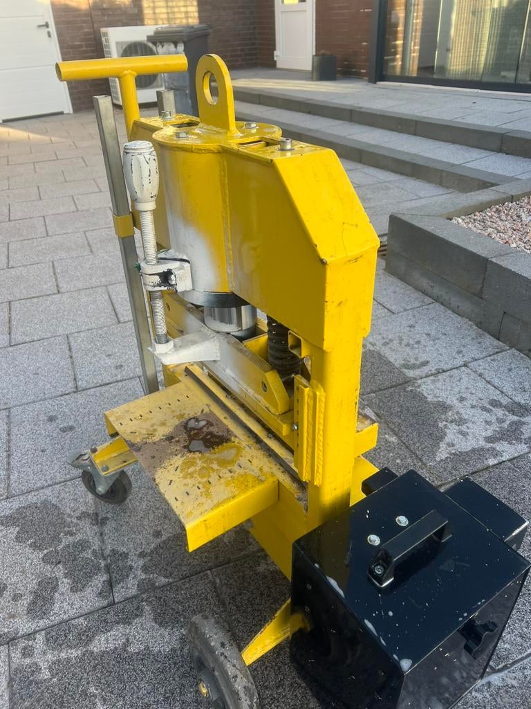 Steenknipper Orit, Ophalen, Zo goed als nieuw