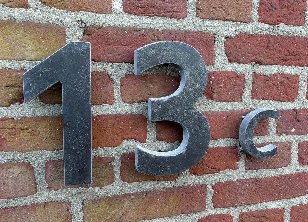 Natuurstenen huisnummer - unieke afwerking - NIEUW -voorraad, Ophalen of Verzenden, Nieuw