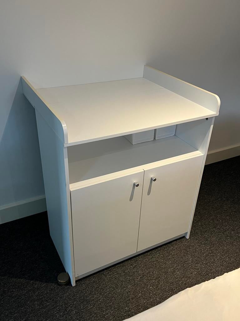 Witte Commode met Opstaande Rand en Opbergruimte, Kinderen en Baby's, Kinderkamer | Commodes en Kasten, Ophalen, Gebruikt, 50 tot 70 cm