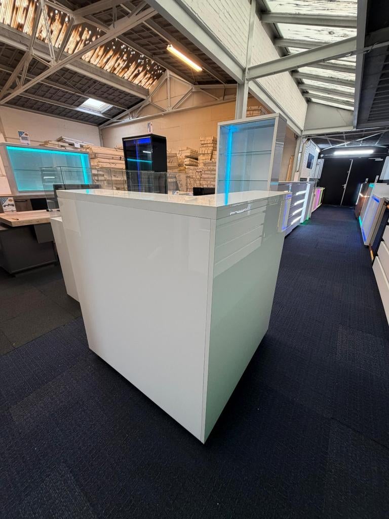 HOEK RECEPTIE TOONBANK BALIE, Ophalen