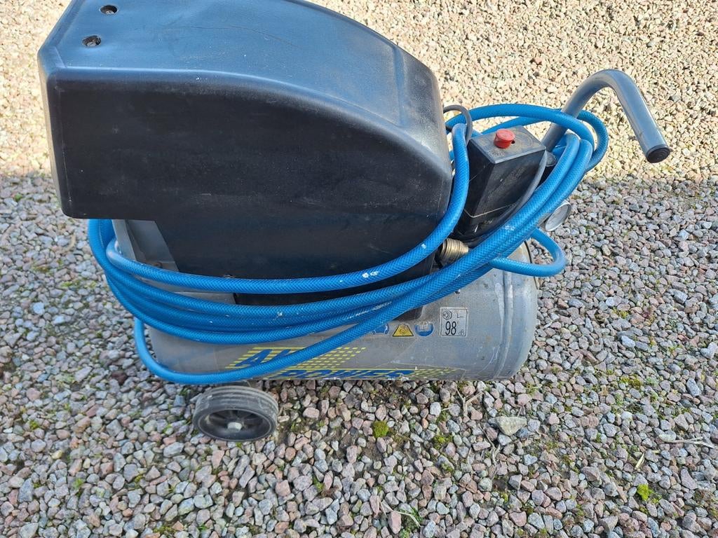 Compressor 24L, 1100W, 8 bar, Doe-het-zelf en Verbouw, Compressors, Minder dan 25 liter, Ophalen, Minder dan 200 liter/min