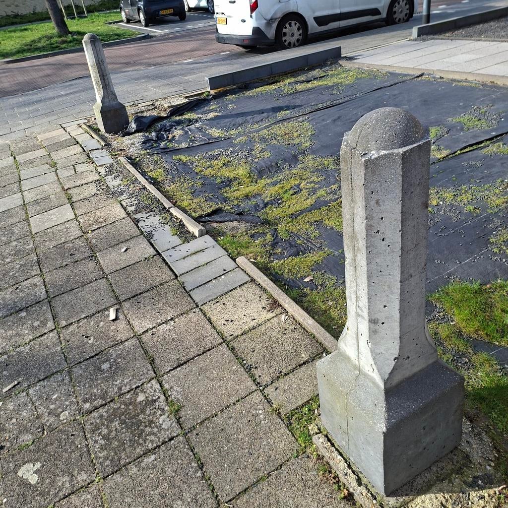 2x Betonnen palen -Afzetpalen €50 per stuk!!, Ophalen, Gebruikt, Overige materialen, Overige typen