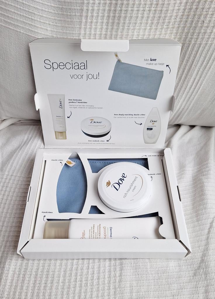 NIEUW! Dove geschenkset, Ophalen of Verzenden, Nieuw, Bodylotion, Crème of Olie