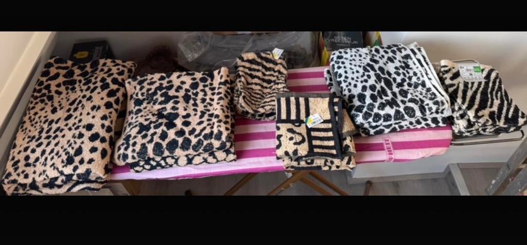 Panterprint handdoeken en washandjes, Huis en Inrichting, Ophalen of Verzenden, Zo goed als nieuw, Bruin, Handdoek