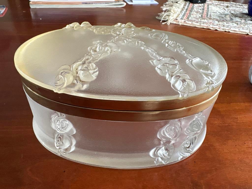 Lalique Coppelia sieradendoos versierd met reliëf rozen, Ophalen of Verzenden