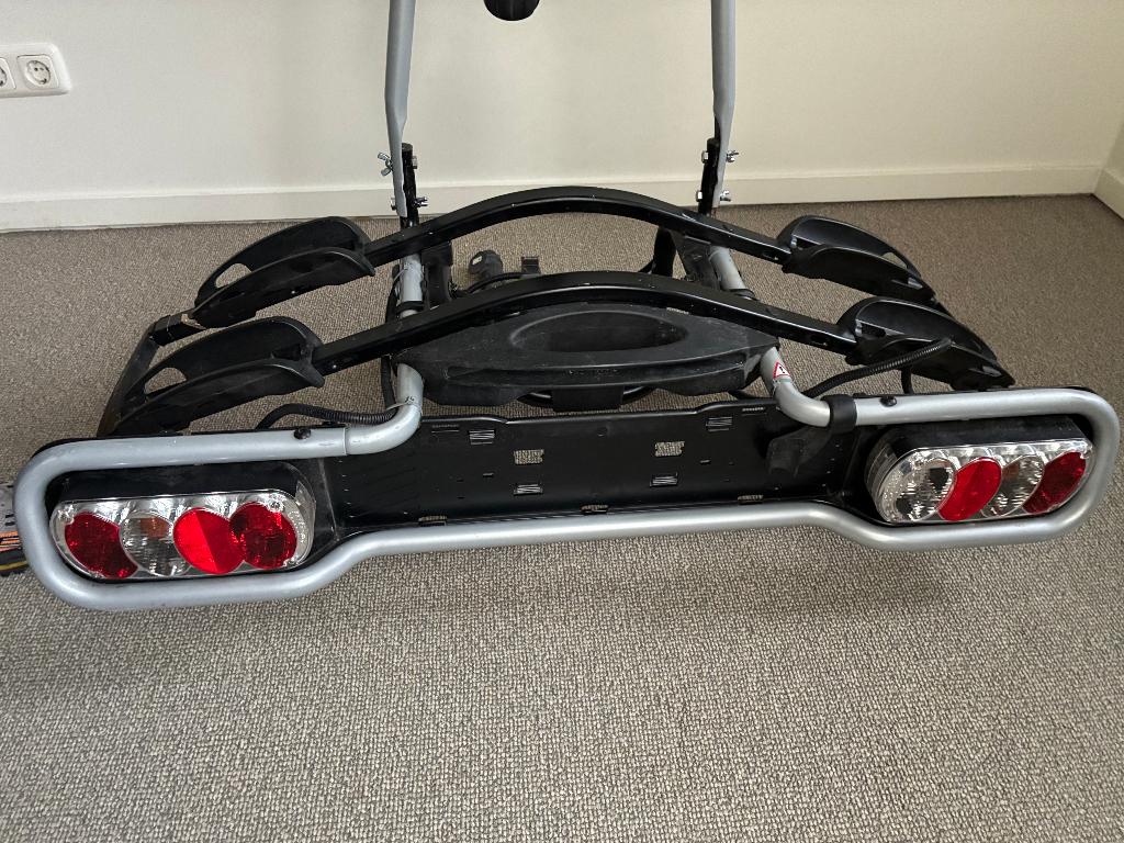 Thule fietsendrager, Ophalen, Gebruikt, 2 fietsen, Trekhaakdrager