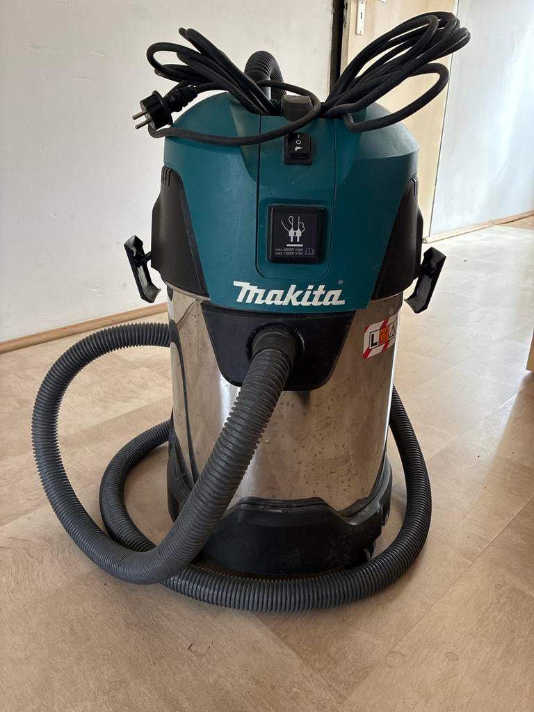 Makita VC3011L water/stofzuiger, Ophalen, Gebruikt, Stofzuiger, Minder dan 1200 watt