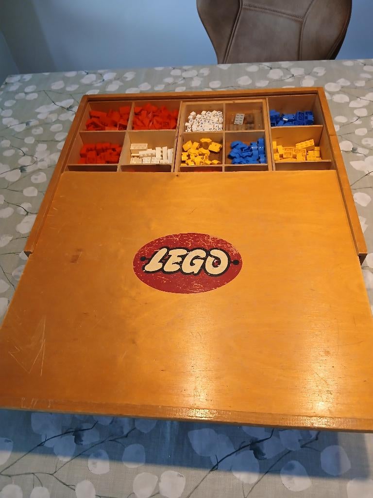 Vintage legokist uit de jaren 60 met inhoud, Kinderen en Baby's, Speelgoed | Duplo en Lego, Ophalen, Gebruikt, Losse stenen, Lego
