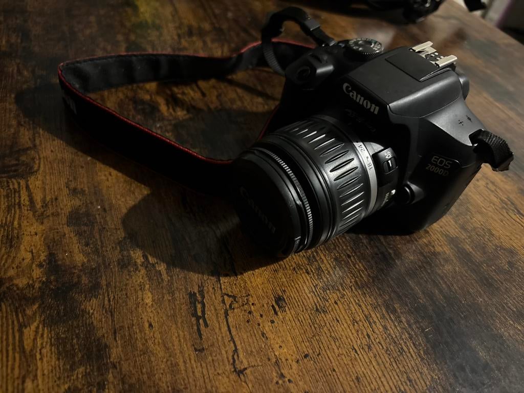 Canon 2000D met lens!, Ophalen of Verzenden, Zo goed als nieuw, Canon, 8 keer of meer