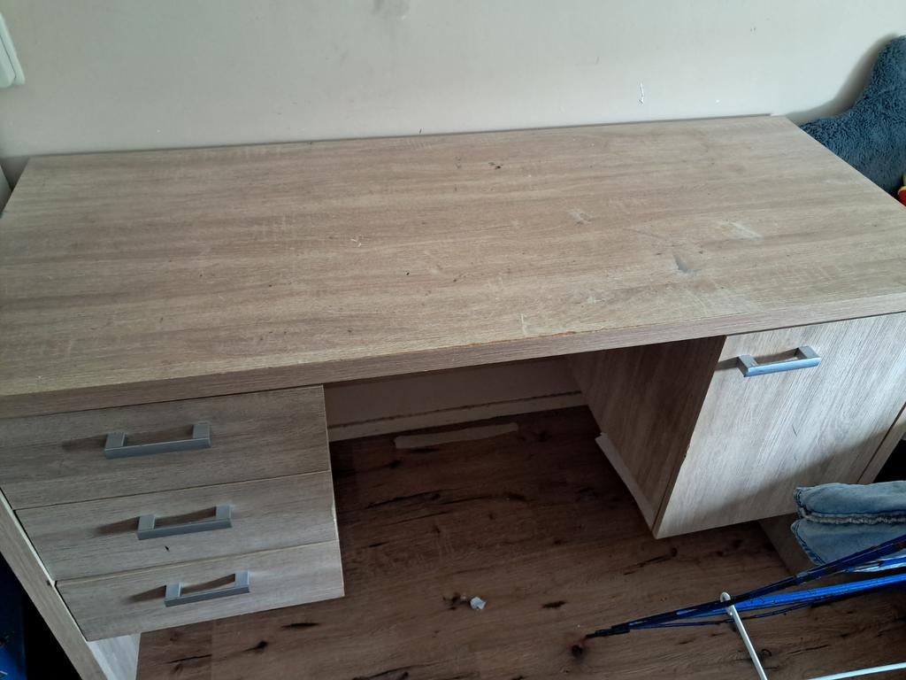 Bureau hout, Ophalen