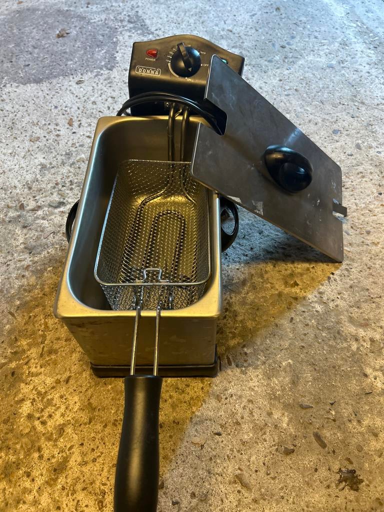 Friteuse van Donna, Witgoed en Apparatuur, 2 tot 3 liter, Ophalen of Verzenden, Gebruikt, Uitneembare binnenpan