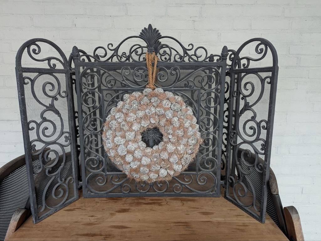 Decoratief ijzeren rekken met krans, Ophalen, Zo goed als nieuw