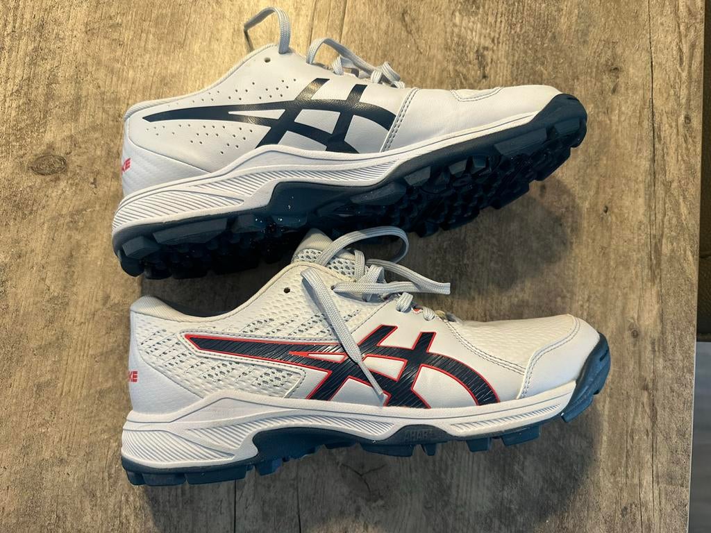 Asics kunstgras dames schoenen, maat 41,5 lichblauw, Ophalen of Verzenden, Zo goed als nieuw, Schoenen