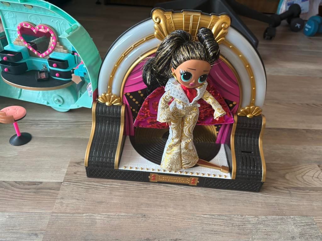 poppenhuis LoL, caravan, box en poppetjes, Ophalen of Verzenden, Zo goed als nieuw