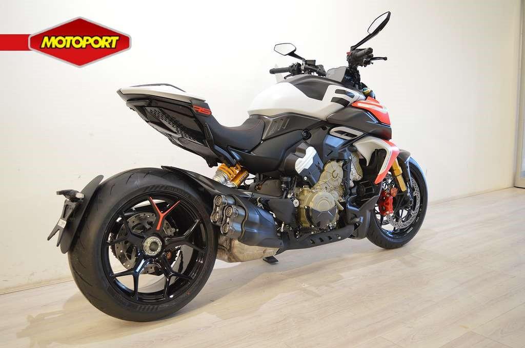 Ducati DIAVEL V4 RS (bj 2026) - foto 3