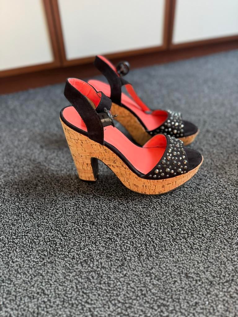 Zwarte schoenen met hoge kurk hak en plateau zoll maat 36, Kleding | Dames, Schoenen, Zwart, Ophalen of Verzenden, Zo goed als nieuw