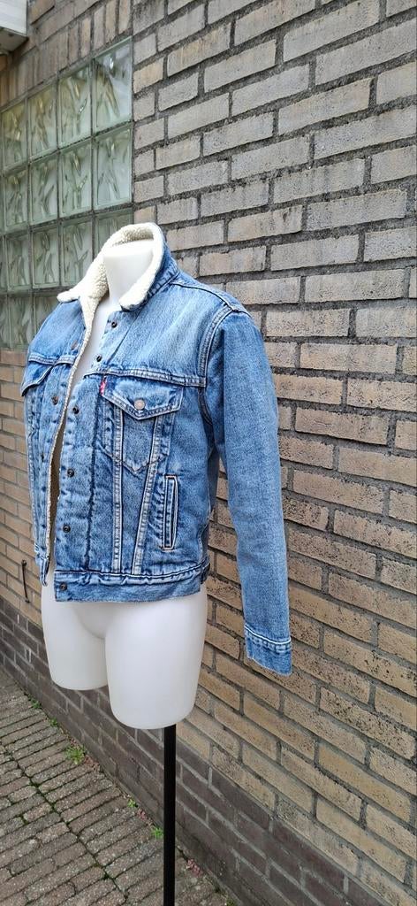 Nieuwe gevoerde Levi's spijkerjas maat XS dames.
Heel mooi!, Kleding | Dames, Blauw, Nieuw, Ophalen of Verzenden, Maat 34 (XS) of kleiner