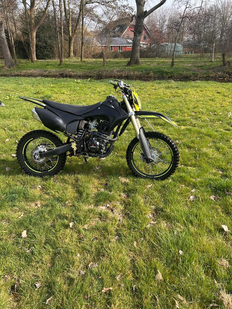 Stoere Crossmotor Alfarad 250 CC R6 - Klaar voor avontuur!