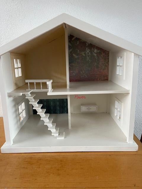 Mooi poppenhuis, Ophalen, Zo goed als nieuw, Poppenhuis