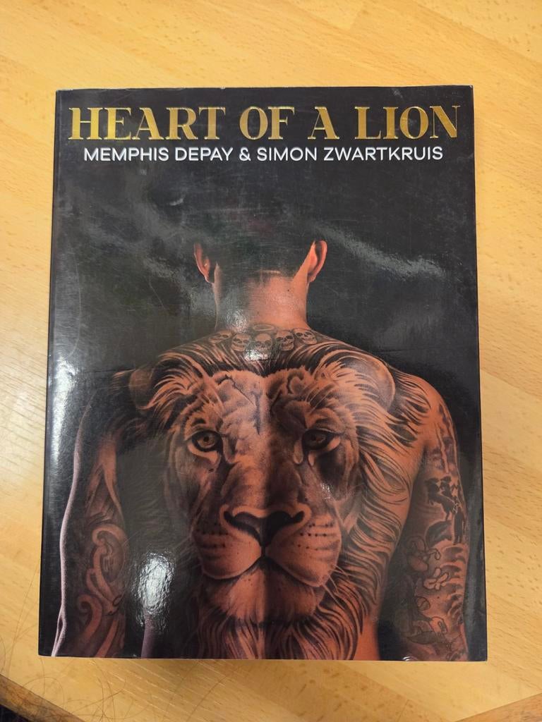 Heart of a Lion - Memphis Depay & Simon Zwartkruis, Ophalen of Verzenden, Zo goed als nieuw, Memphis Depay & Simon Zwartkruis