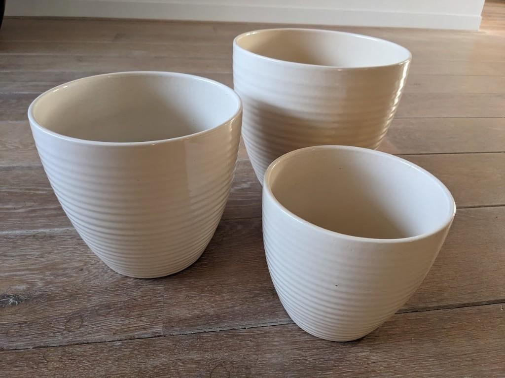 3 Mooie binnen bloempotten, ecru bloempotten, 3 maten € 10, Gebruikt, Rond, Binnen, Ophalen of Verzenden