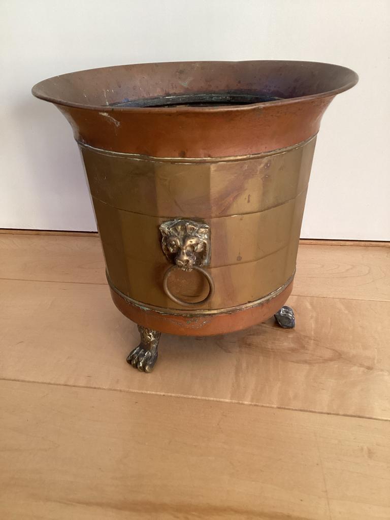 Antieke koperen plantenbak met 2 leeuwenkoppen, Ophalen, Koper