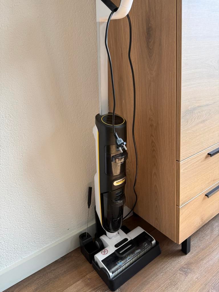 Karcher FCV 4 Floorcleaner - Stofzuigen en dweilen in één, Witgoed en Apparatuur, Stofzuigers, Ophalen, Zo goed als nieuw, Waterstofzuiger