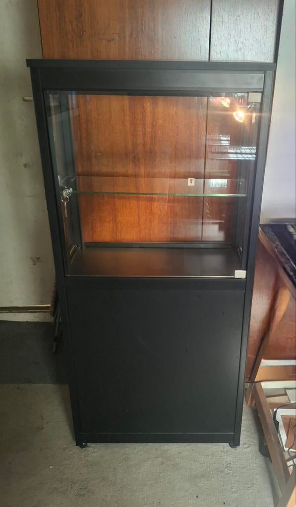 Vitrine kast aluminium frame, Huis en Inrichting, Kasten | Vitrinekasten, Ophalen, 50 tot 100 cm, Zo goed als nieuw, 150 tot 200 cm